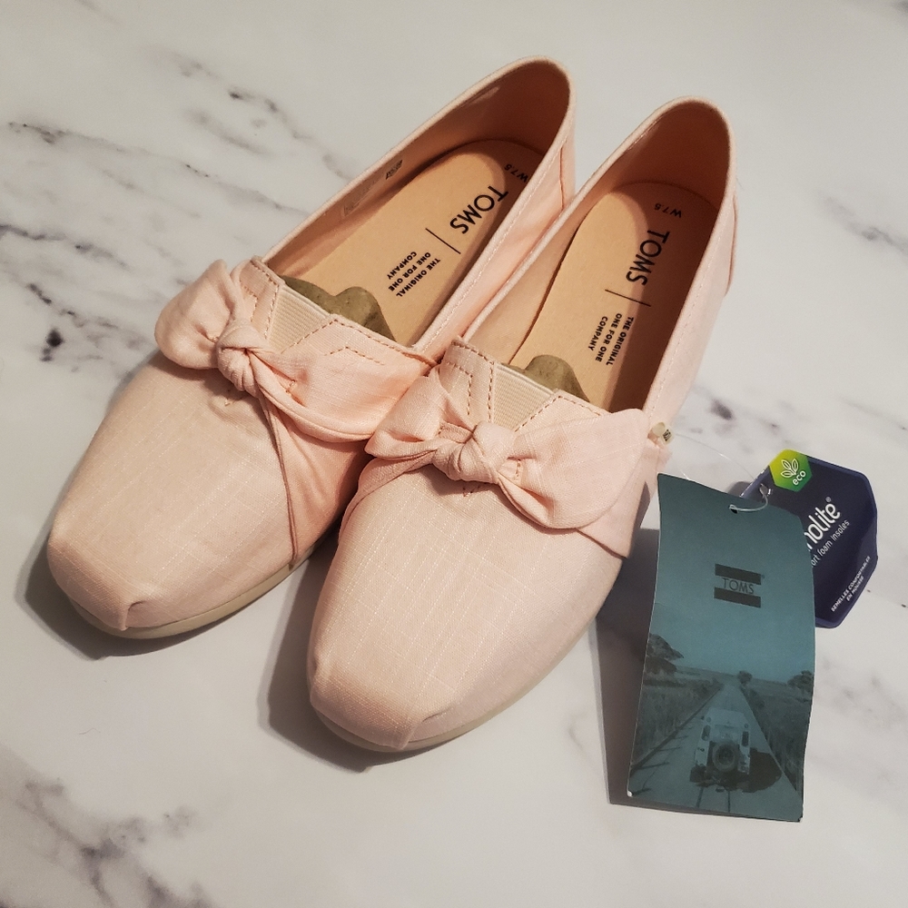NWT Pink Bow Toms 7.5